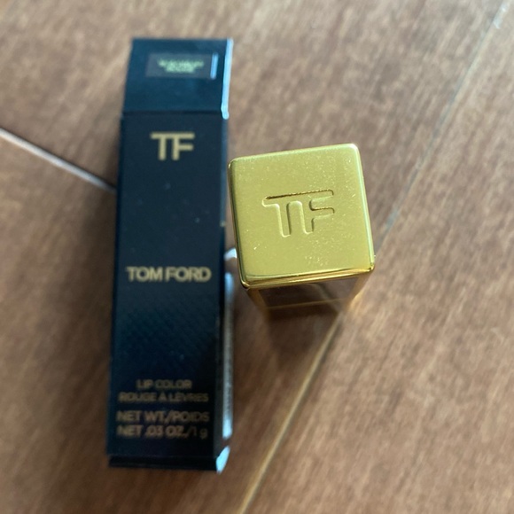 Tom Ford lip color mini lipstick 16 Scarlet Rouge - Picture 6 of 10